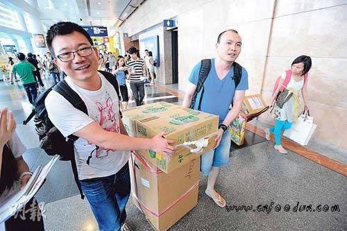 内地游客香港展会“扫奶粉” 部分品牌一度断货
