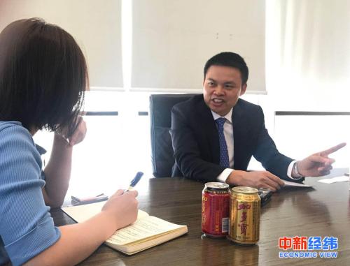 加多宝集团总裁李春林接受中新经纬客户端记者独家专访。中新经纬 摄